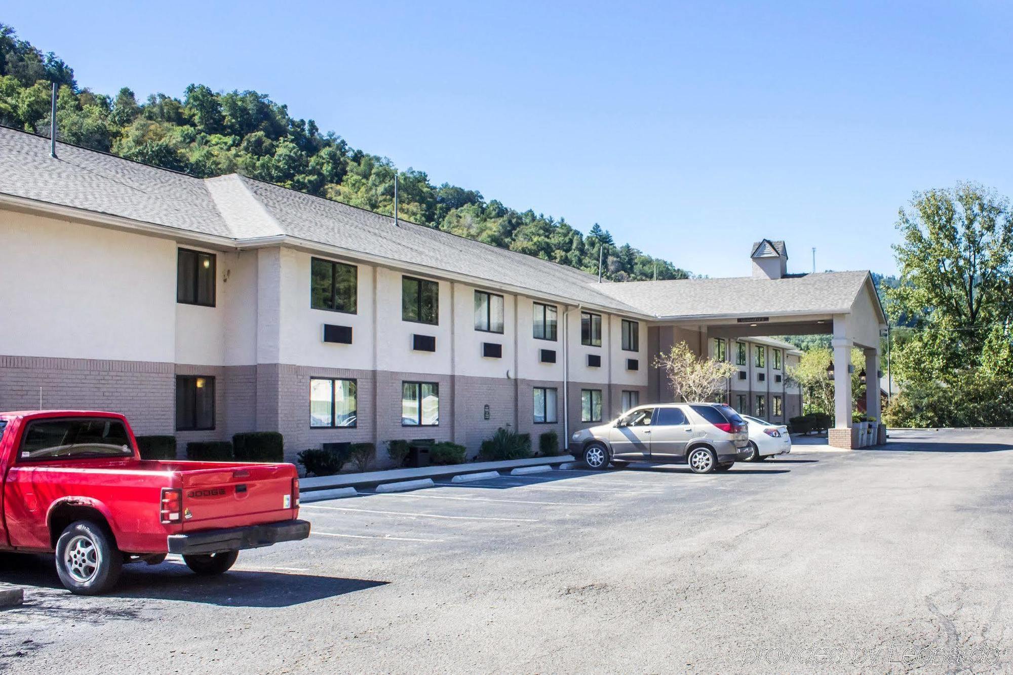 Quality Inn Harlan Bagian luar foto