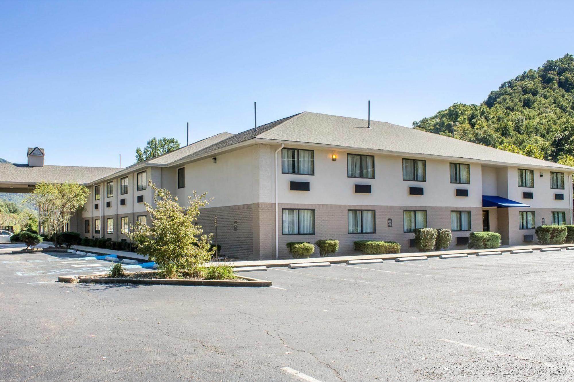 Quality Inn Harlan Bagian luar foto