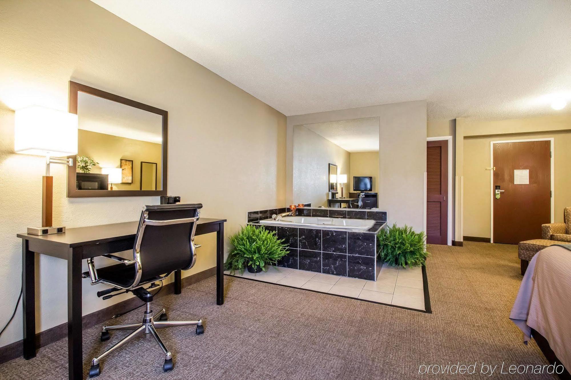 Quality Inn Harlan Bagian luar foto